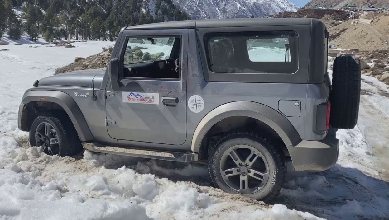 New Mahindra Thar Manages To Get Stuck In Snow, Has To Be Pulled Out By Toyota Fortuner - VIDEO
