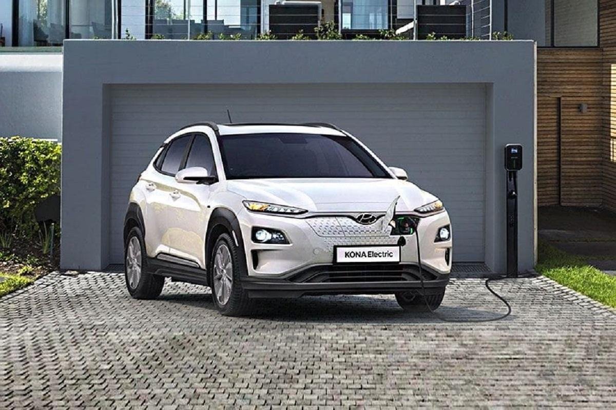 Купить хендай электрический. Электромобиль Hyundai Kona Electric. Kona Hyundai электро. Hyundai Kona Electric 2022. Hyundai Kona белая.