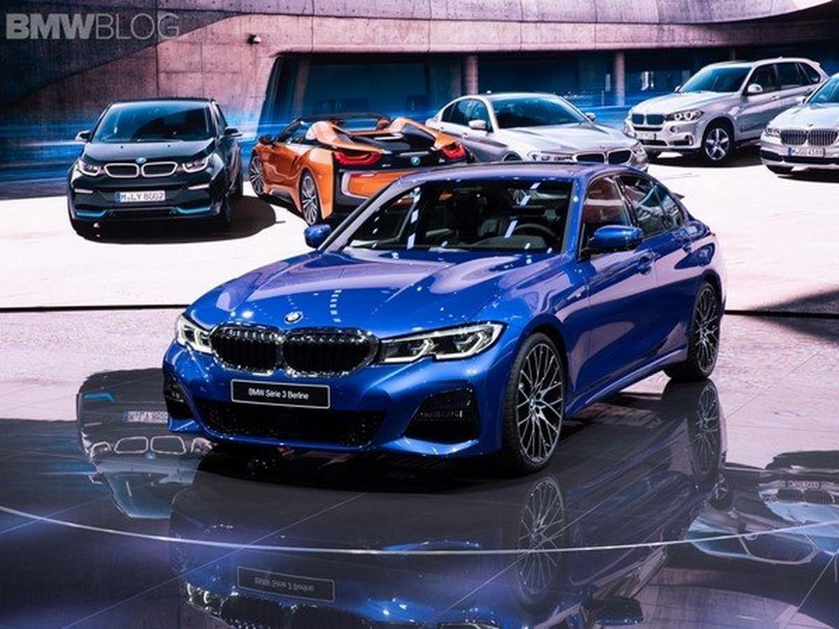 BMW 3 Series Blue color front face at Paris Motor Show 