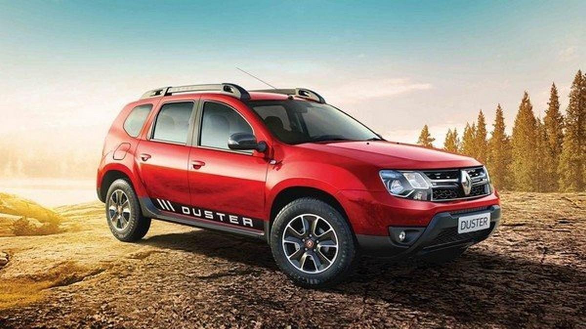 Renault Duster red color angle look outdoor background