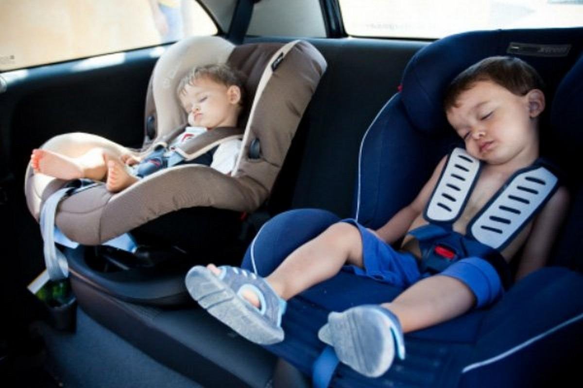 2 kids are sleeping at the back seats