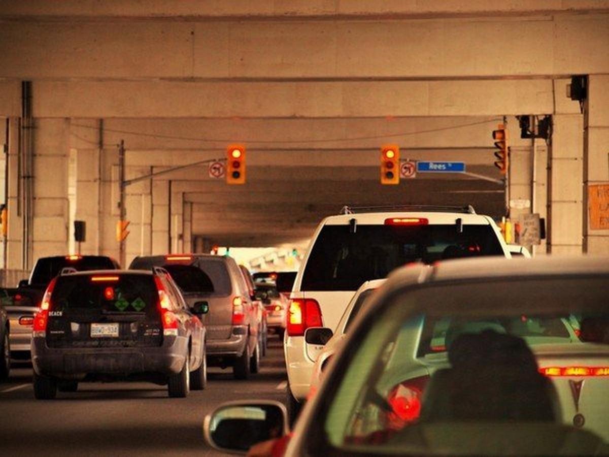 cars stop at red light