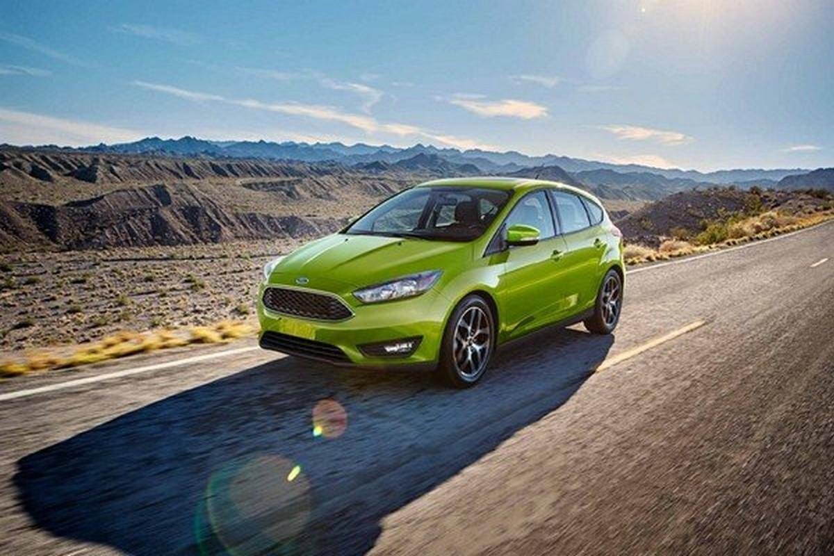 Ford Focus green color on road