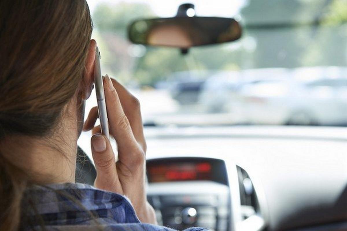 using phone while driving making phone call while driving