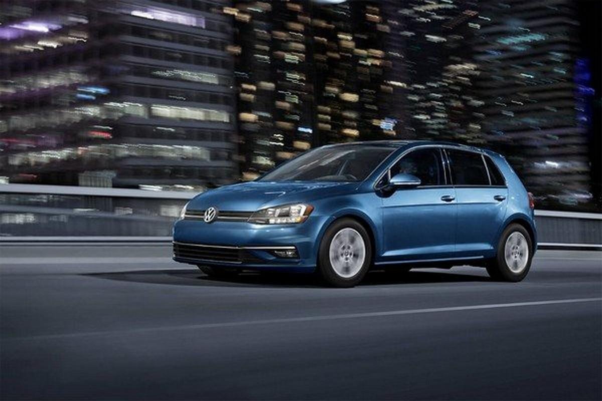 Volkswagen Golf side look on road at night