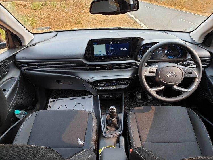 2021 Hyundai i20 interior dashboard