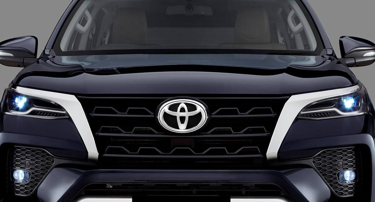 2021 Toyota Fortuner front grille