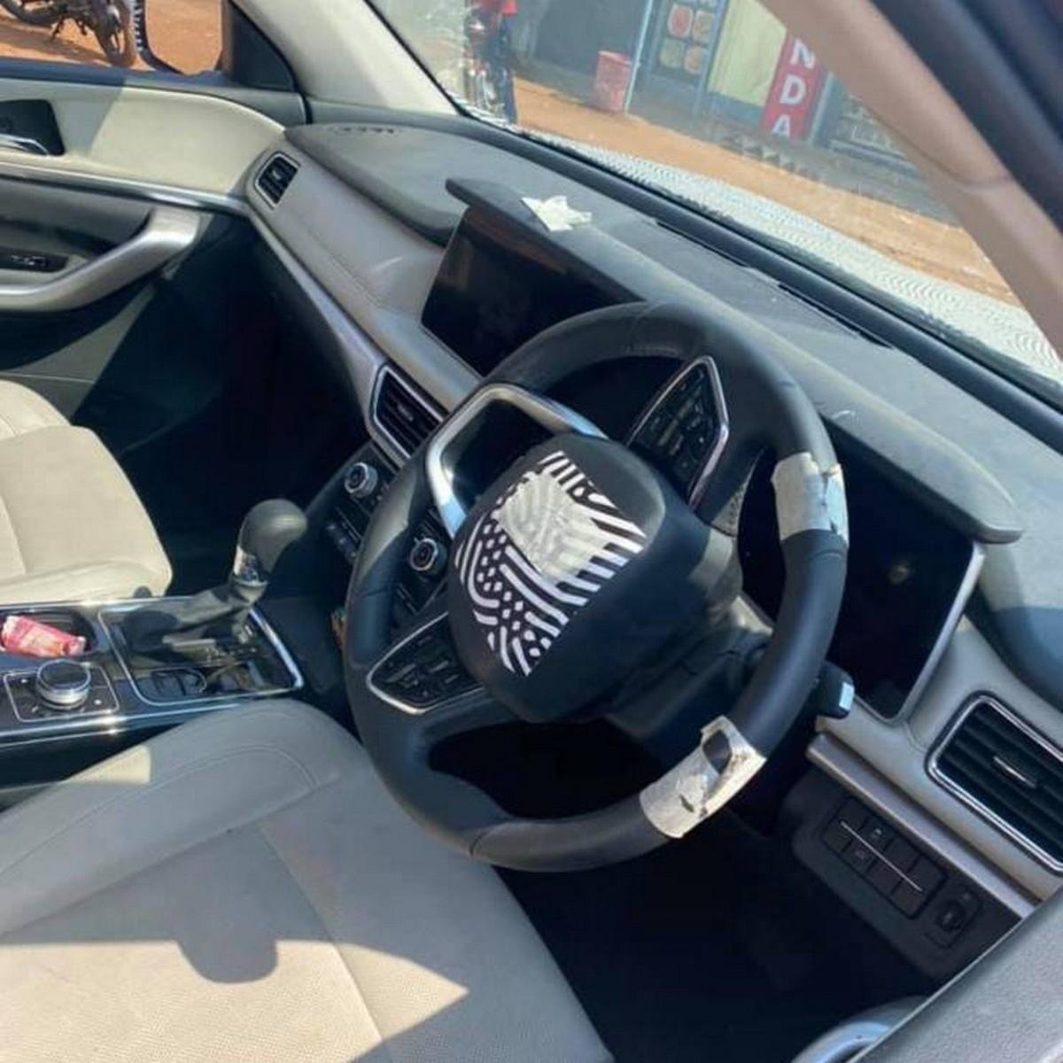 2021-mahindra-xuv500interior