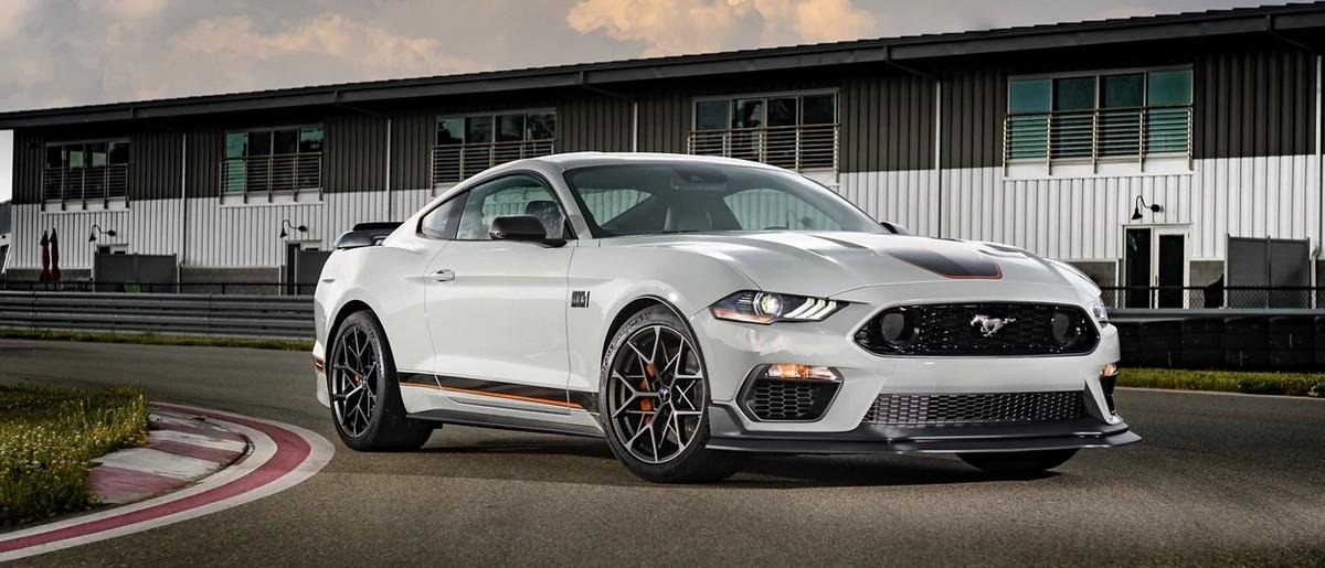 Front-side-fascia-of-Ford-Mustang