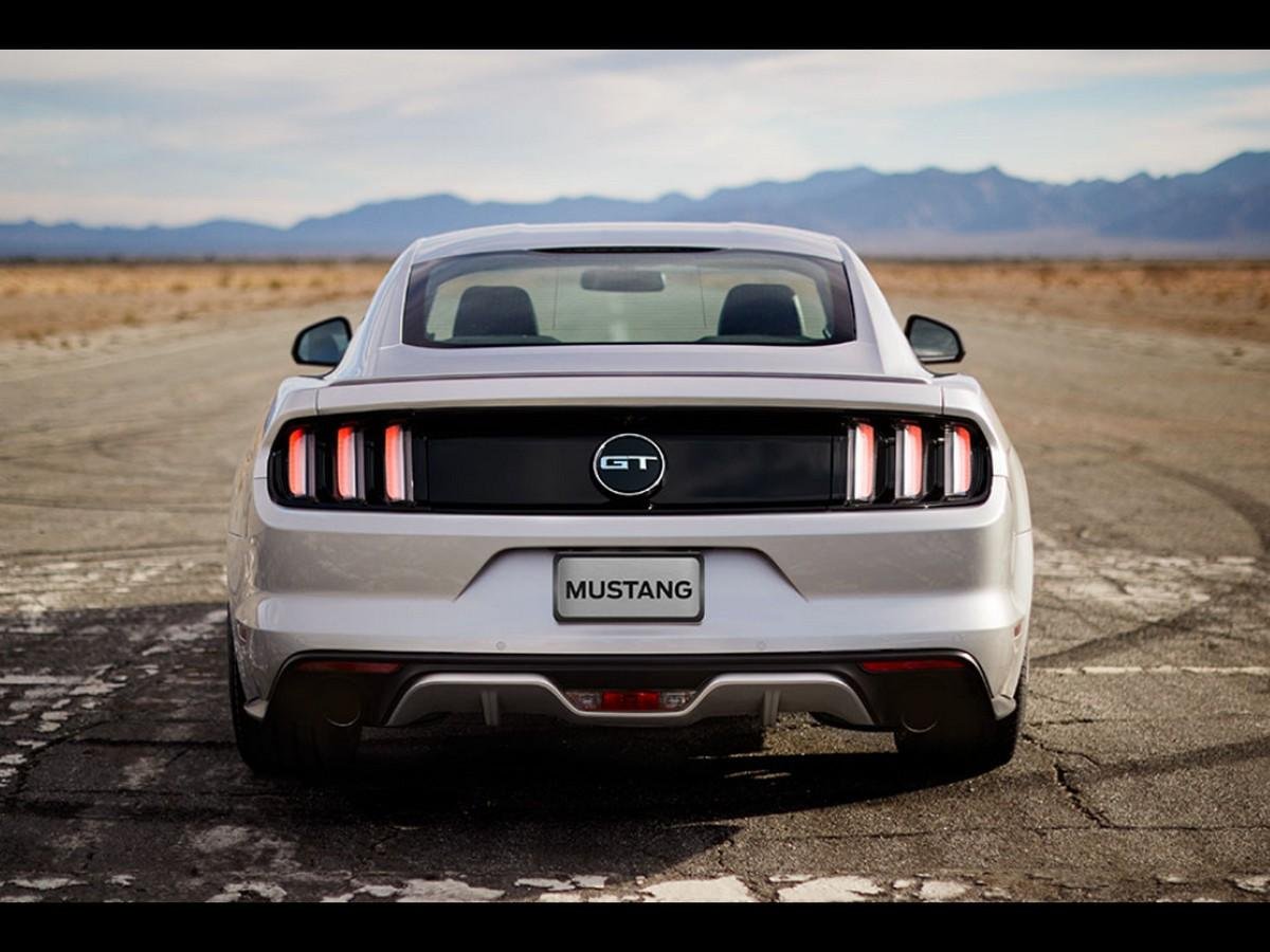 Rear-fascia-of-Ford-Mustang