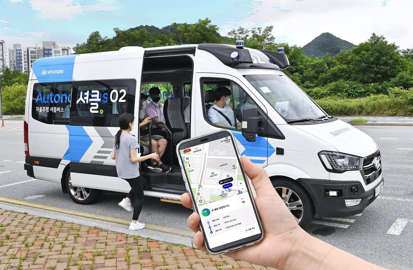 hyundai-roboshuttle-autonomous-taxi-parked