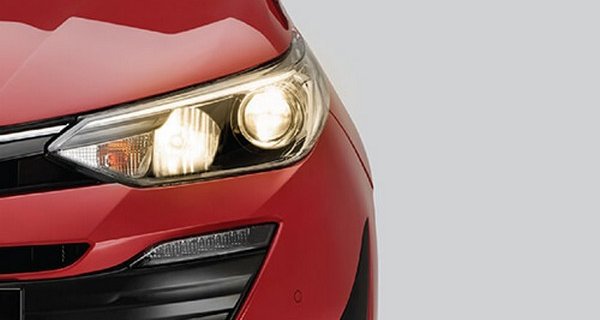 Toyota Yaris red colour front headlights