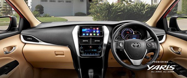 Toyota Yaris 2018 interior dashboard