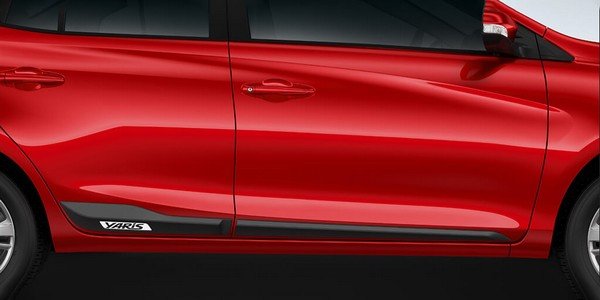 Toyota Yaris red colour side door