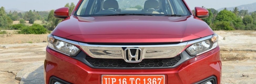 2018 Honda Amaze red front
