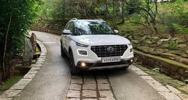 2019 hyundai venue white colour front look