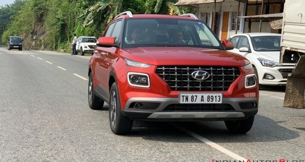 2019 hyundai venue red front grille