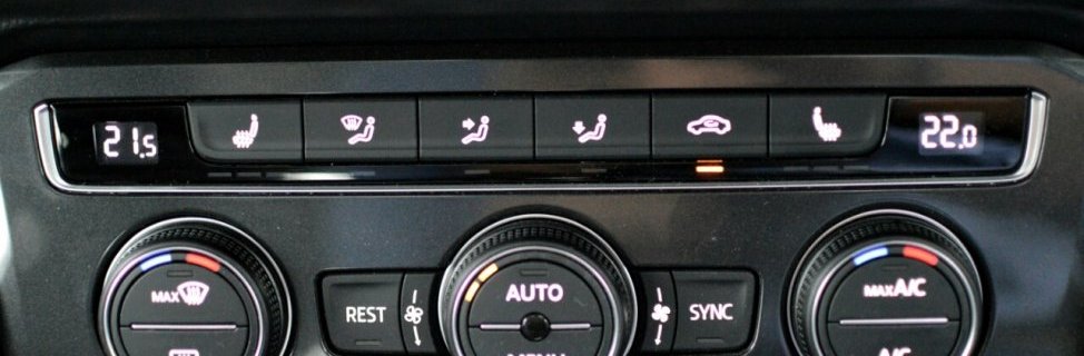 2017 Volkswagen Tiguan interior AC controls