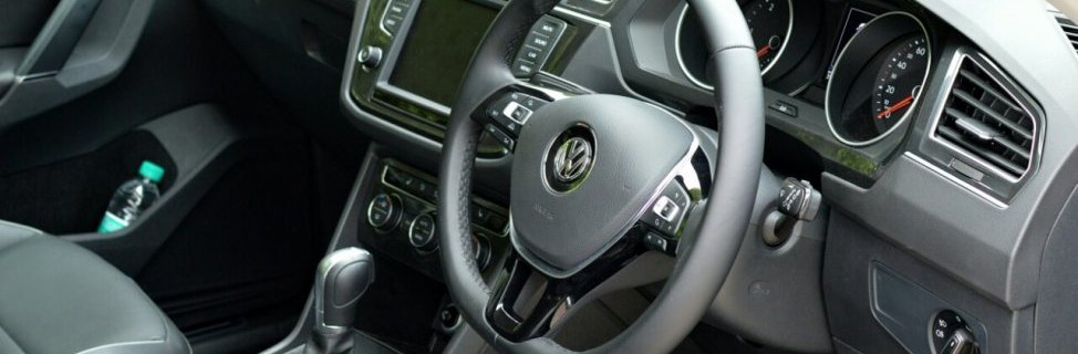 2017 Volkswagen Tiguan interior dashboard