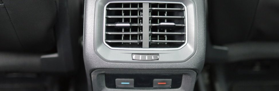 2017 Volkswagen Tiguan interior rear AC vents