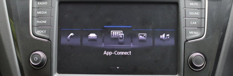 2017 Volkswagen Tiguan interior touchscreen infotainment system