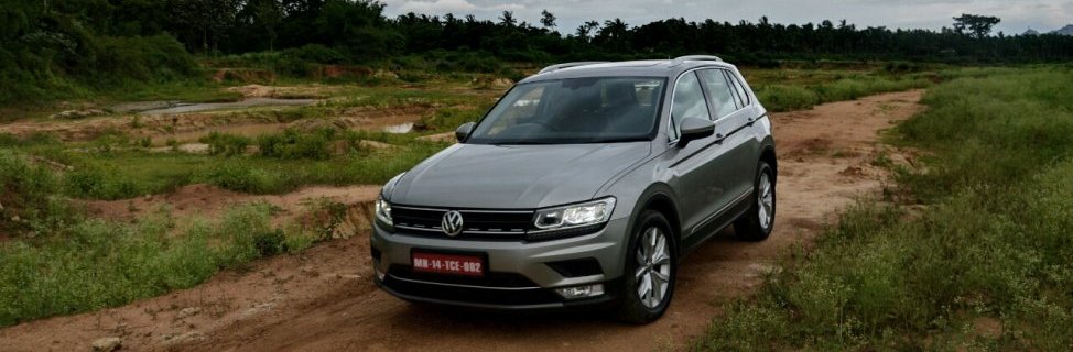 2017 Volkswagen Tiguan silver front angle off-road