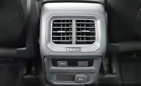 2017 Volkswagen Tiguan interior rear AC vents