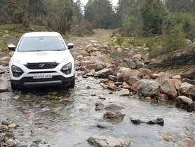 Tata Harrier Effortlessly Crosses A Rocky Stream