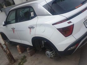 Thieves Make Away With Alloy Wheels Of New Hyundai Creta And Kia Seltos In Delhi