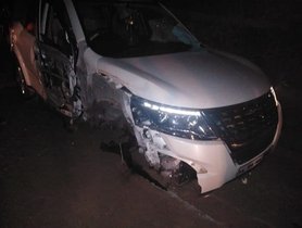 Mahindra XUV500 (4-star ANCAP) Crashes Into Truck, Keeps All Safe