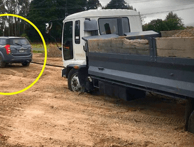 Mahindra XUV500 Pulls Out A Huge Truck Out of a Ditch