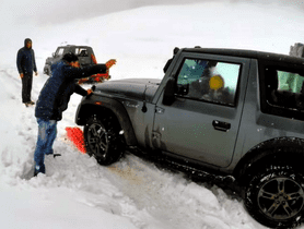 New Mahindra Thar Struggles on Snow in Gulmarg - VIDEO