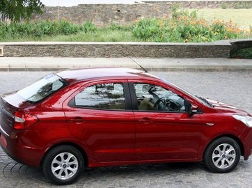 Ford Figo Aspire 2018 India Review - Interior, Exterior, Performance, Specs and Prices