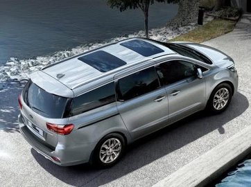 2020 Kia Carnival Review: Will It Overdo The Toyota Innova Crysta?