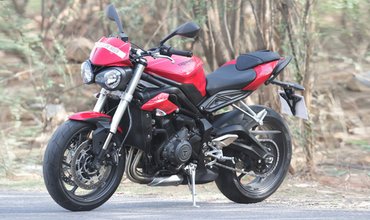 Triumph Street Triple Price, Variant, Pros/Cons, Discounts and Specs