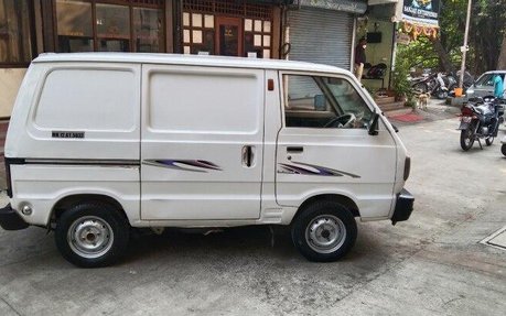 maruti van omni bianco