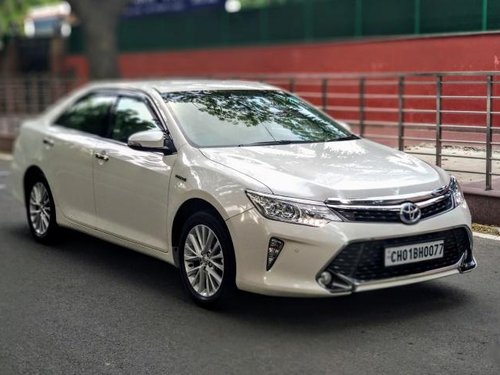 Used 2016 Toyota Camry car at low price