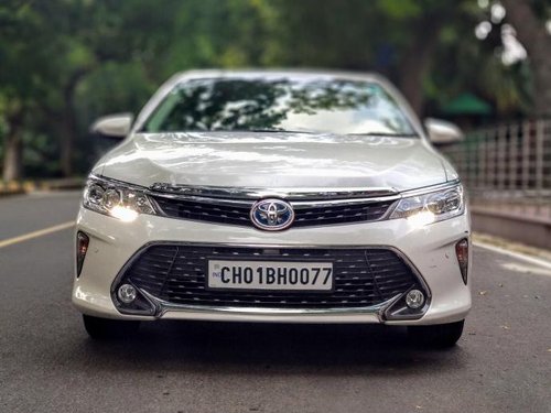 Used 2016 Toyota Camry car at low price