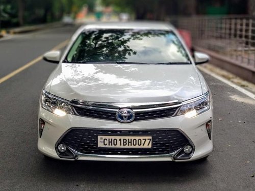 Used 2016 Toyota Camry car at low price
