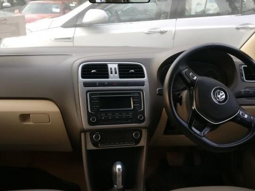 Volkswagen Vento IPL II Petrol Highline AT 2015 by owner