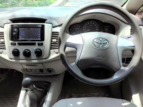 Good Toyota Innova 2.5 VX 7 STR BSIV by owner