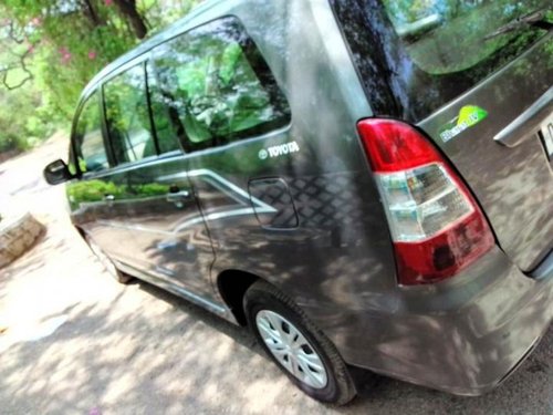 Good Toyota Innova 2.5 VX 7 STR BSIV by owner