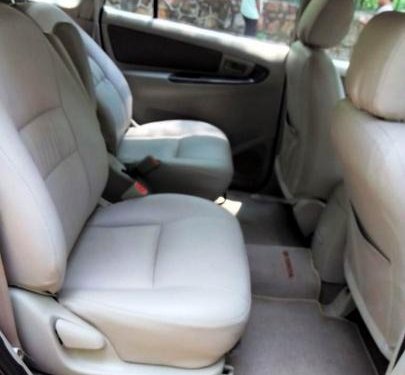 Good Toyota Innova 2.5 VX 7 STR BSIV by owner