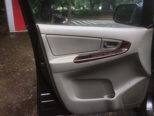 Toyota Innova 2.5 VX (Diesel) 8 Seater by owner 
