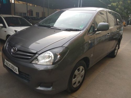 Used Toyota Innova 2.5 G4 Diesel 7-seater by owner