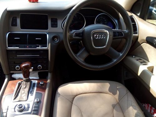 Used Audi Q7 2010 car at low price