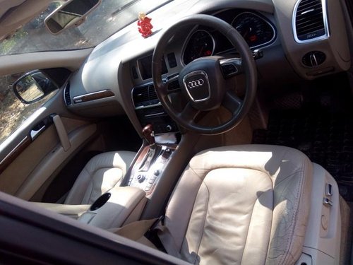 Used Audi Q7 2010 car at low price