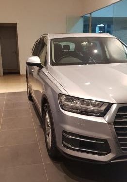 Used Audi Q7 car at low price