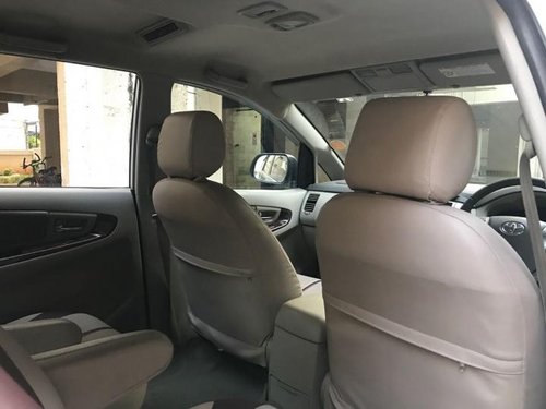 Used Toyota Innova 2.5 V Diesel 7-seater by owner 