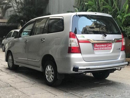 Used Toyota Innova 2.5 V Diesel 7-seater by owner 